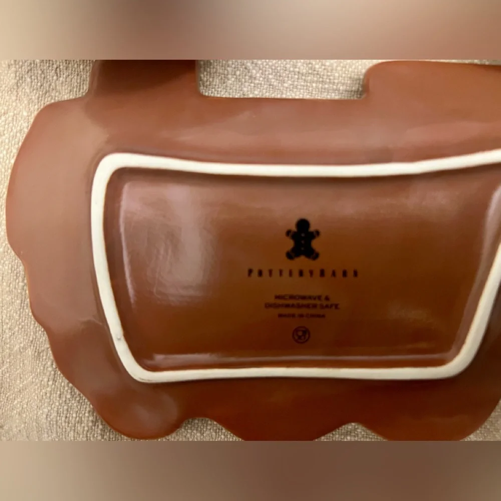 NWT Pottery Barn Gingerbread Train 4 Appetizer Plates - Picture 6 of 7